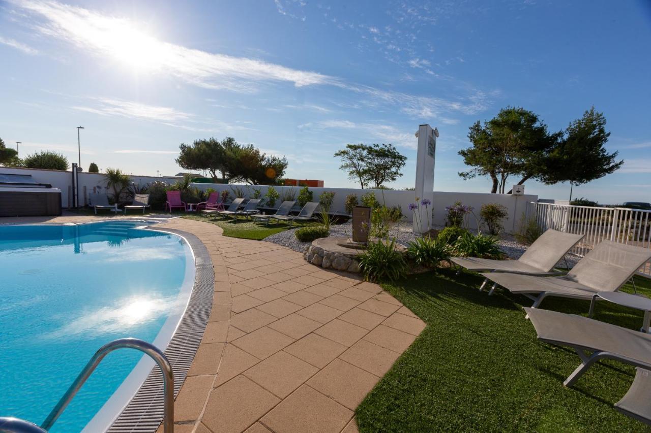 Hotel Restaurant Le Grand Large - Face A La Plage - Ile De Re Риведу-Плаж Екстериор снимка